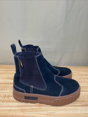 Puma Mayze Infused  Platform Chelsea boots in Black with Gum Soles women’s 7